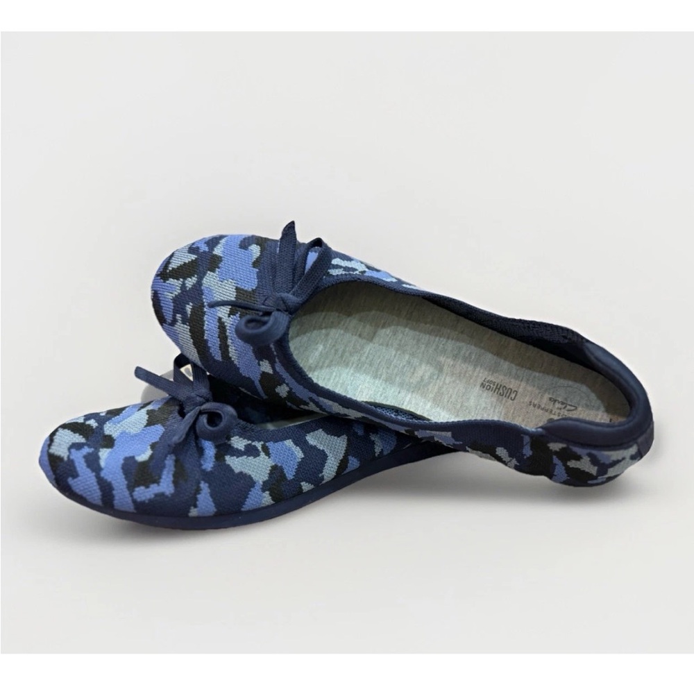 Clarks Carly Hope Flats Women 8.5 Navy Camo Slip On Comfort Shoes